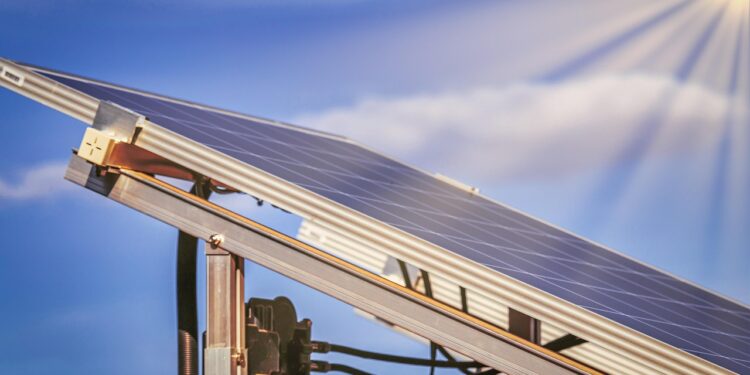 Veja como solicitar a instalação da energia solar pela Caixa Econômica Federal