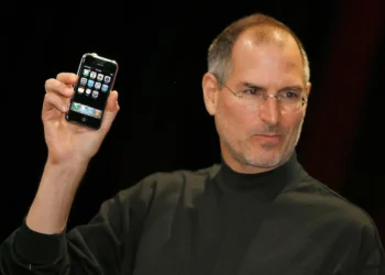 Steve Jobs mostrou que substituir “desculpe” por outra palavra aumenta sua inteligência emocional