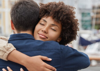O que significa não gostar de toque físico, segundo a psicologia