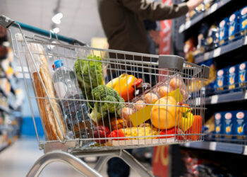 Fim das filas em supermercados: a tecnologia de carrinhos que finaliza a compra ao passar pela saída