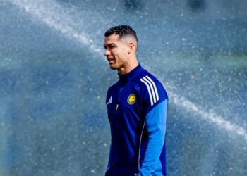 Salário do Cristiano Ronaldo poderia bancar 15 anos da jogadora mais bem paga do mundo