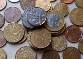 Trinca rara: essas 3 moedas de 5 centavos escondem um valor absurdo por trás