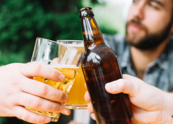 Bebidas alcoólicas não poderão mais ser vendidas após às 23h e milhares de brasileiros já foram avisados