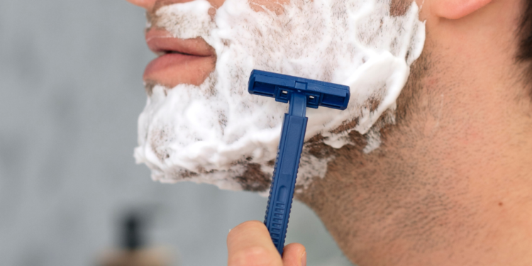 Cantor brasileiro recebeu R$ 2 milhões para raspar a barba e mudar o visual durante o Carnaval