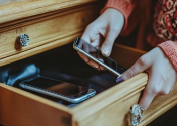 Celulares antigos que as pessoas esquecem de descartar podem valer até R$ 18 mil