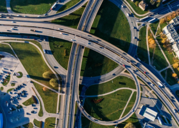 Construíram novas rodovias na América Latina e agora as viagens são quase duas vezes mais rápidas