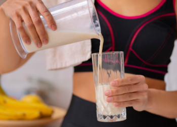 Cuidado com o whey protein: médico aponta efeitos que podem prejudicar sua saúde