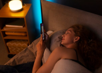 Especialistas fazem alerta para quem dorme com alguma luz acesa no quarto