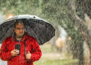 Inmet alerta: fevereiro será um mês de muita chuva em 2 regiões do Brasil