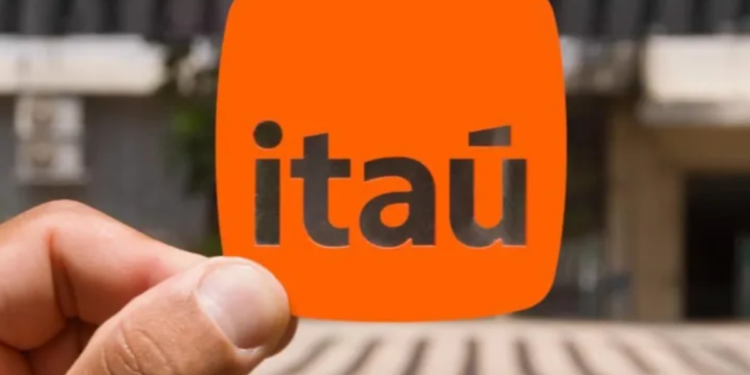 Itaú volta atrás sobre anuidade no cartão de crédito e comunica clientes via e-mail