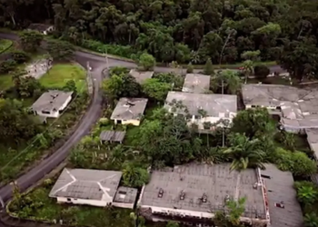 Maior montanha do Sul do Brasil fica em cidade abandonada, que parece ter saído de filme de terror