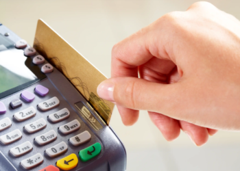 O que significa ser “viciado” em parcelar todas as compras no cartão, segundo a psicologia