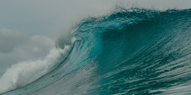 Ondas monstruosas de quase 40 metros estão acontecendo no oceano e preocupam cientistas