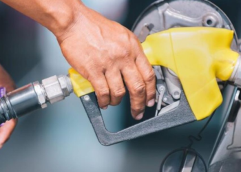 Prepare o bolso: governo anuncia aumento de 30% na gasolina para 2026