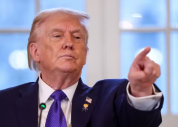 Trump impõe taxa de 10% a partir de 10/02, entenda quem será afetado e por quê