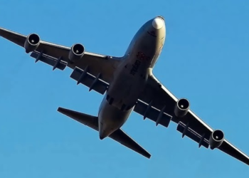 Viagem de avião mais perigosa do planeta acontece perto do Brasil