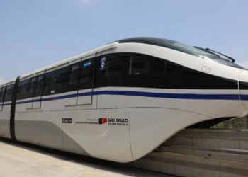 Trem da BYD realiza testes e vai conectar um dos aeroportos mais movimentados do Brasil