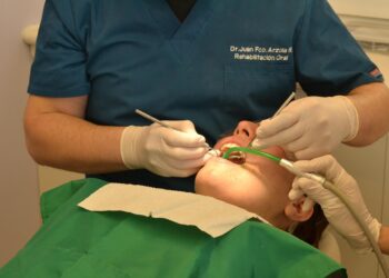 Nem logo após comer, nem uma hora depois: esse é o momento exato para escovar os dentes, segundo especialistas