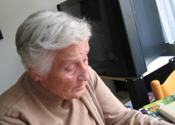Quantas horas é preciso dormir exatamente para prevenir o Alzheimer, segundo a ciência