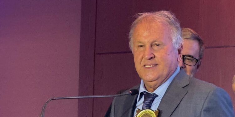 Zico aceita desafio surpreendente e assume a Seleção Brasileira para a Copa em 2026