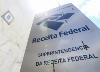 Brasileiros com salário maior que R$ 2.824 têm até 29/05 para cumprir obrigação na Receita Federal