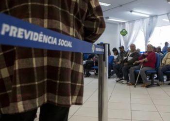 Brasileiros que estão na fila do INSS para se aposentar recebem ótima notícia