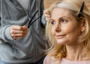 Conheça o corte de cabelo ideal para quem já passou dos 50 anos, segundo especialistas