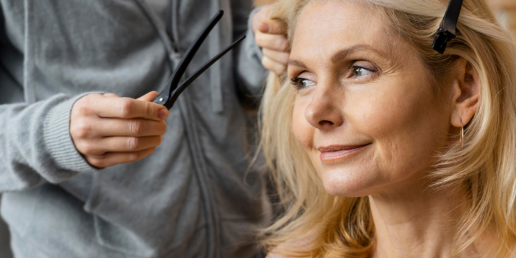 Conheça o corte de cabelo ideal para quem já passou dos 50 anos, segundo especialistas