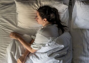 Dormir rápido demais pode indicar um grave problema de saúde, alertam especialistas