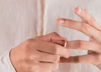 Homens casados recebem orientação clara: retire a aliança neste momento