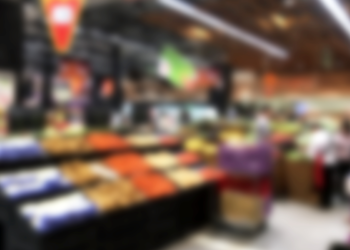 Supermercado com várias unidades no Brasil foi notificado por vender alimentos estragados
