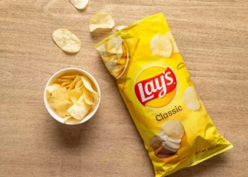 Batata Lay’s pode mudar de sabor em 2026 após retirada de ingredientes