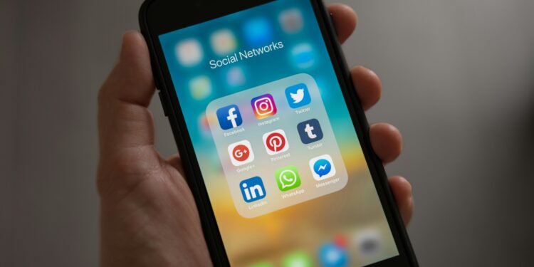 Nova lei bloqueia WhatsApp, Facebook e Instagram em todo este país