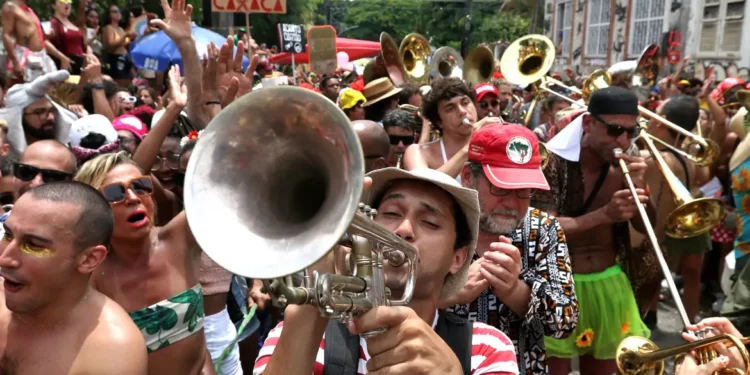 Exagerou na bebida no Carnaval? Seu coração paga a conta antes do que você imagina