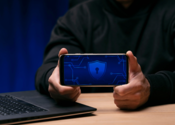 Ataque hacker pode roubar dados bancários de quem usa iPhone