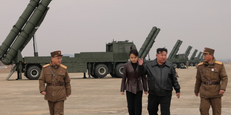 Coreia do Norte não fica para trás e começa a se preparar para guerra