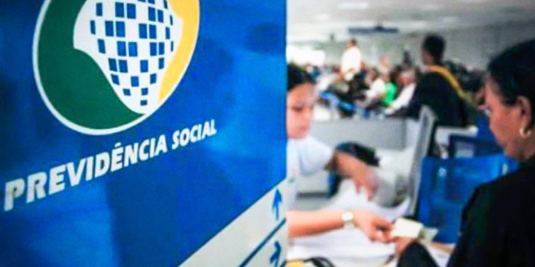 INSS obriga idosos a trocarem a Carteira de Identidade para pagar aposentadoria e BPC