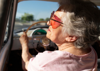 Idosos com 65+ não precisarão mais pagar pedágio no Brasil, se essa lei for aprovada