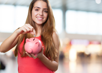 Jovens que nasceram entre novembro e dezembro vão receber depósito de R$ 1.200 do Governo hoje (05/03)