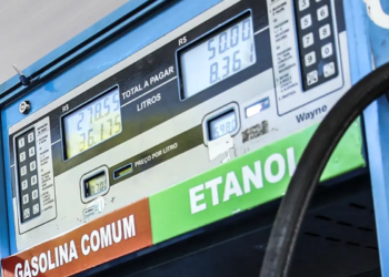Litro da gasolina ultrapassa os R$ 7 e brasileiros são pegos de surpresa