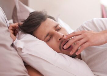 OMS alerta: quase metade das pessoas no mundo sofrem com essa doença e poucos sabem