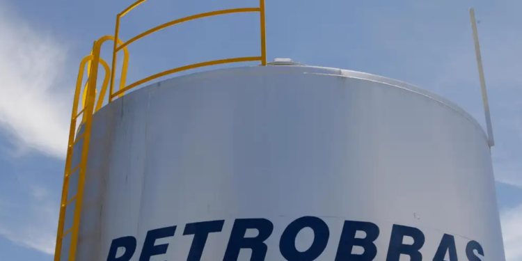 Passagens aéreas podem ficar muito caras no Brasil, após decisão da Petrobras