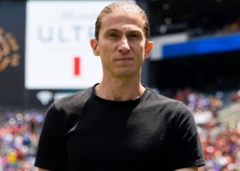 Torcida do Flamengo não poupa palavras e detona Filipe Luís
