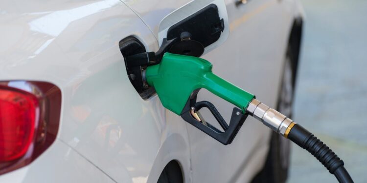 Após uma semana de guerra, gasolina atinge maior preço desde 2024 neste país
