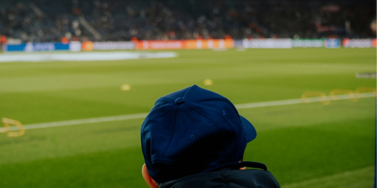 Faltando 2 meses para a Copa do Mundo, seleção anuncia demissão do treinador