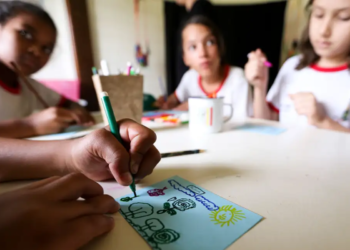 Governo libera auxílio-creche de R$ 526 para milhares de brasileiros em 2026; veja se você tem direito