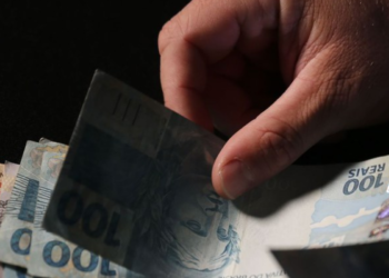 Governo libera novo pagamento e brasileiros podem sacar até R$ 2,8 mil por pessoa
