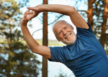 Nem nadar nem andar de bicicleta: o exercício sem impacto recomendado para maiores de 60 anos