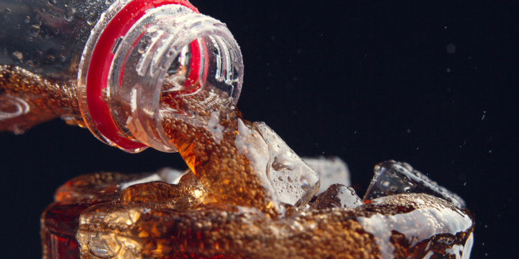 O que acontece dentro do seu fígado ao beber refrigerante todos os dias?