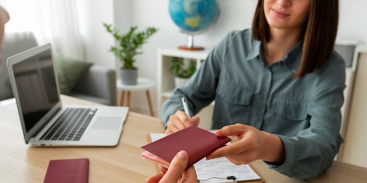 País europeu, considerado o mais feliz do mundo, inicia programa para contratar milhares de brasileiros